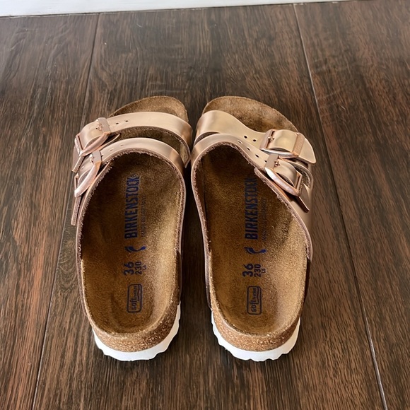NWT BIRKENSTOCK Arizona Soft Footbed Metallic Sandals - Picture 10 of 14